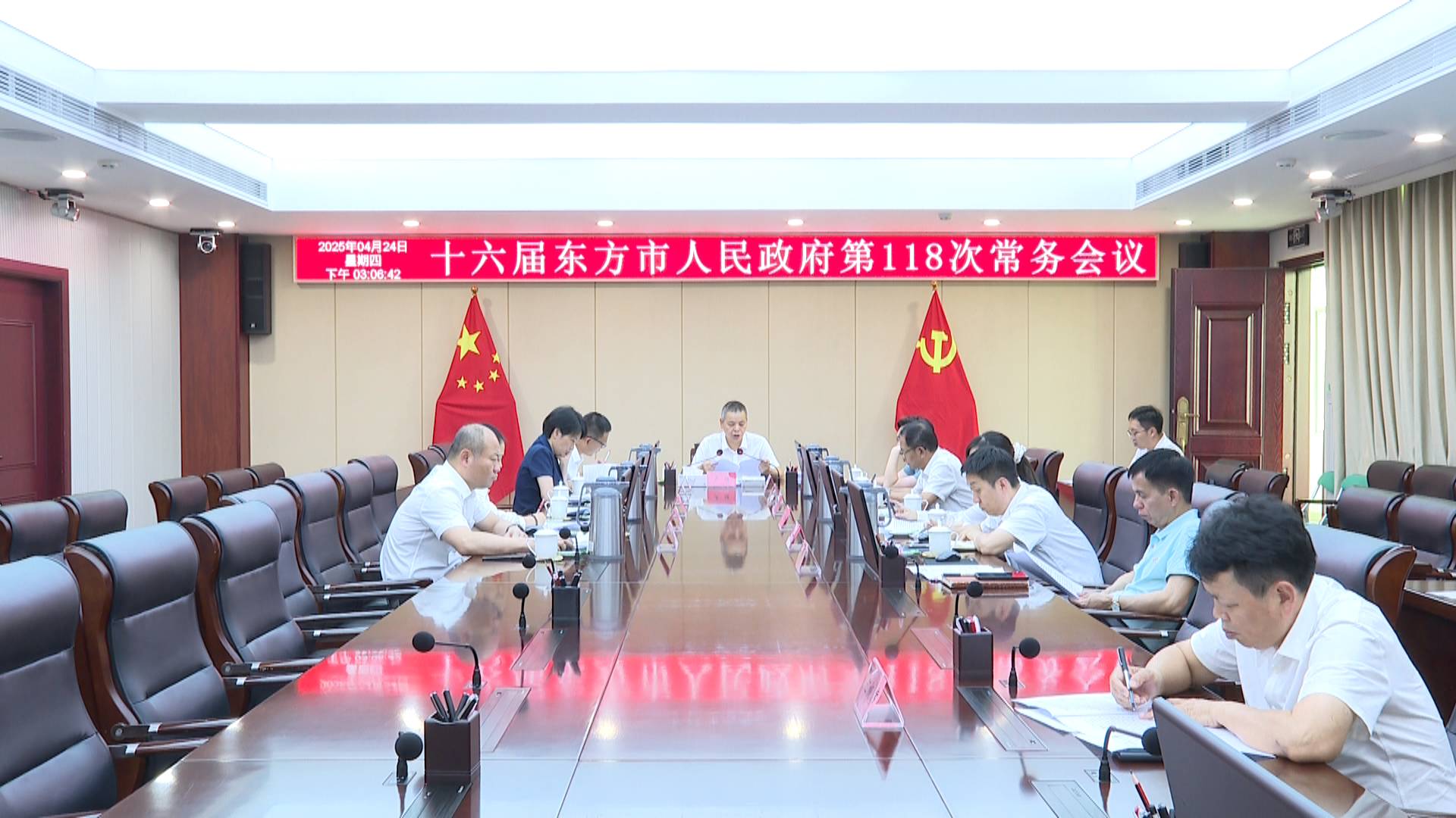 卢胜主持召开市政府第118次常务会议